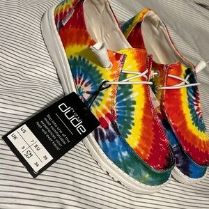 New with tags tye dye head dudes